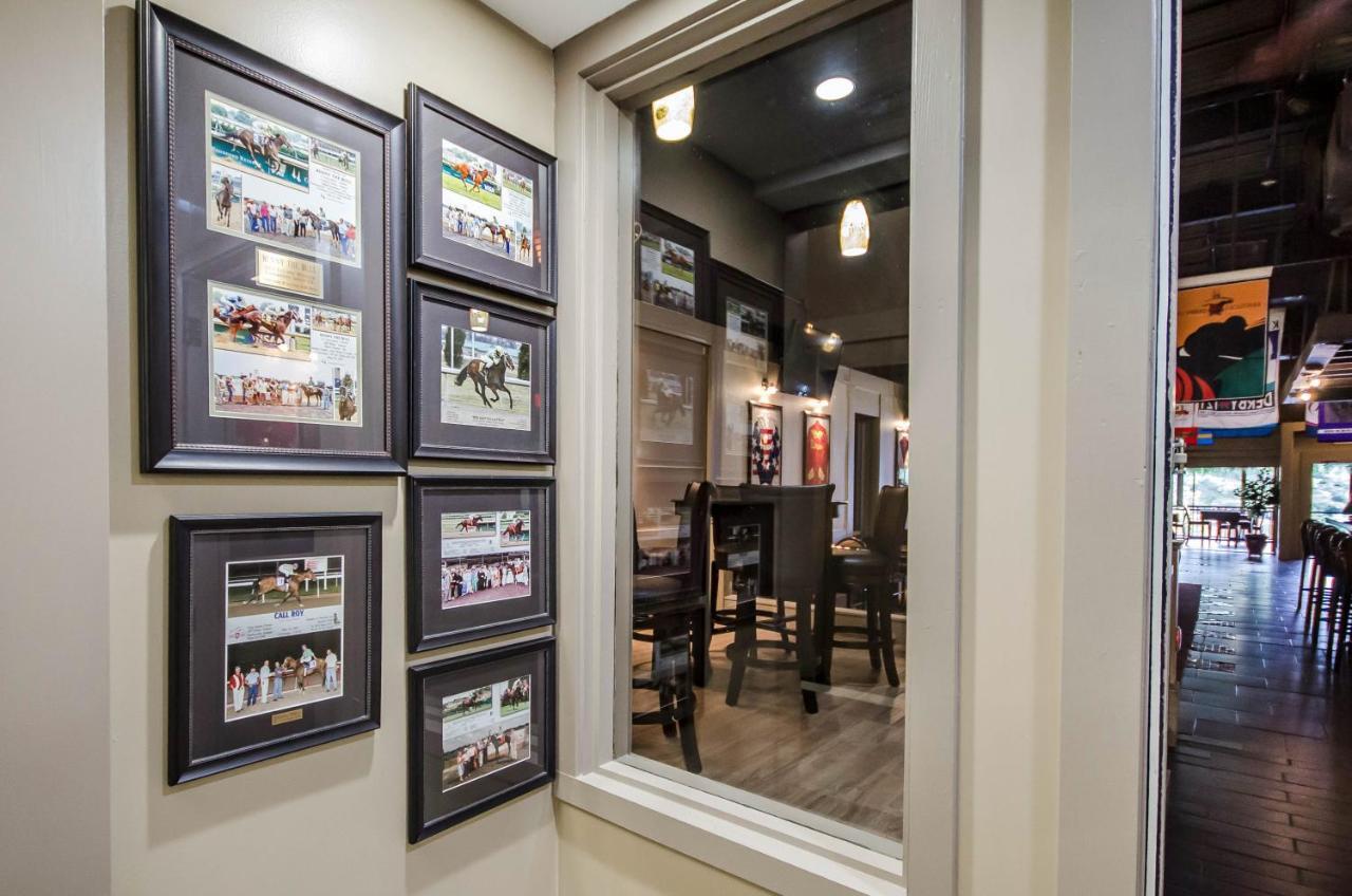 Radisson Hotel Louisville North เจฟเฟอร์สันวิลล์ ภายนอก รูปภาพ